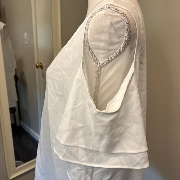 NWT Bisou Bisou White Cold Shoulder Hi-Low hem Blouse, SIze Med - Picture 10 of 15